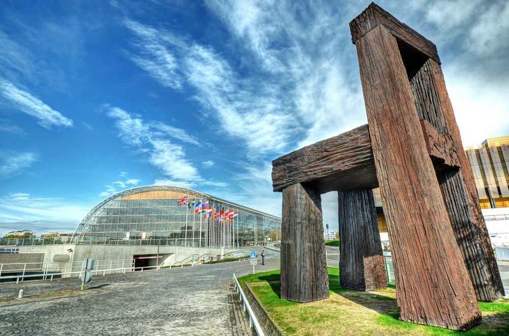 Chair sculpture EIB Kirchberg