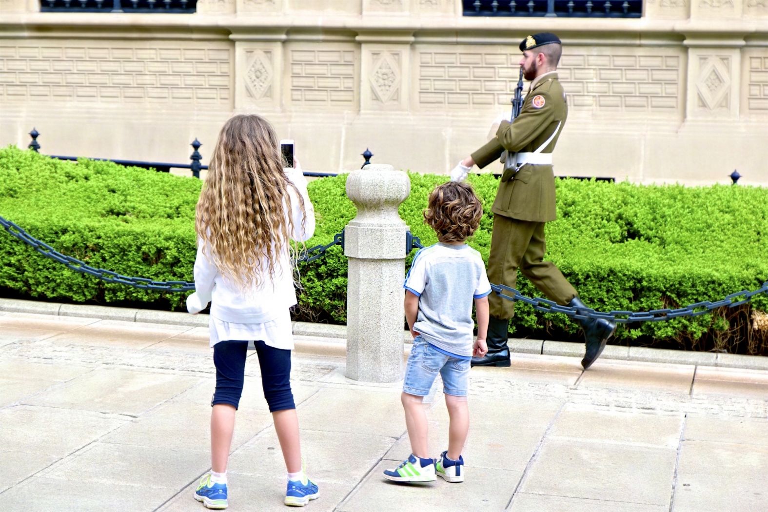 Grand Ducal Palace - guard with children