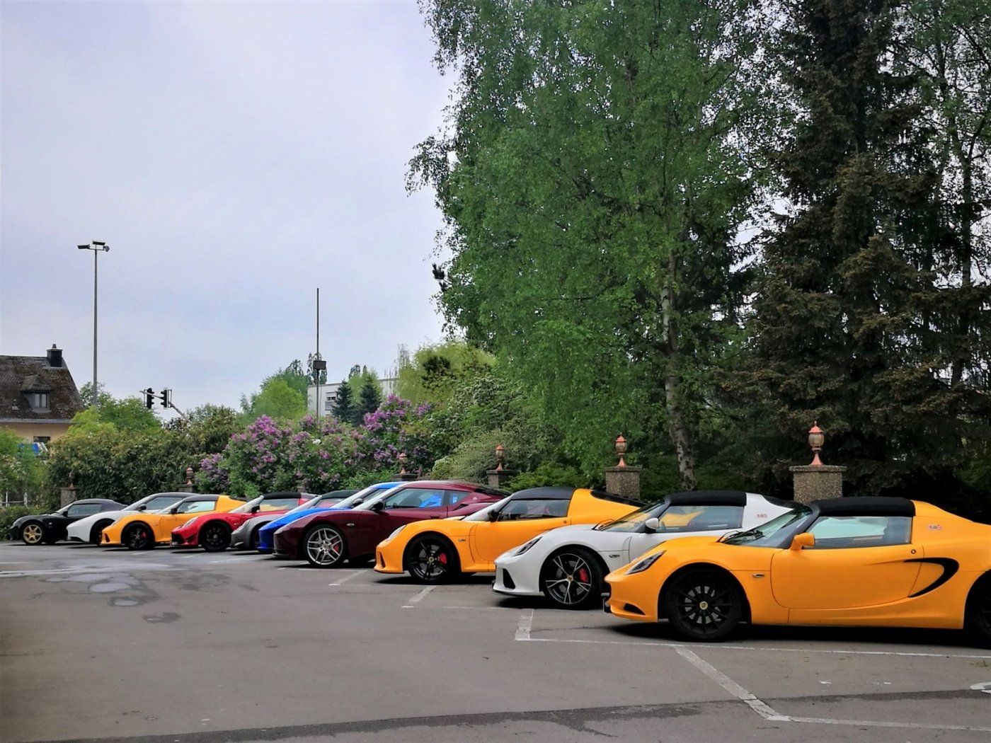 BIVIUS eat & sleep Parking