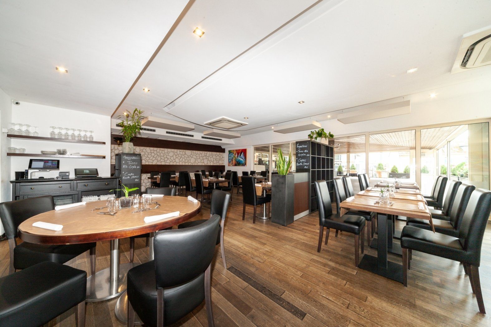 BIVIUS eat & sleep Restaurant